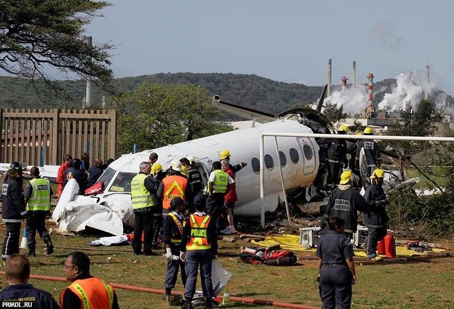 Как выжить в авиакатастрофе? как себя вести при крушении самолета