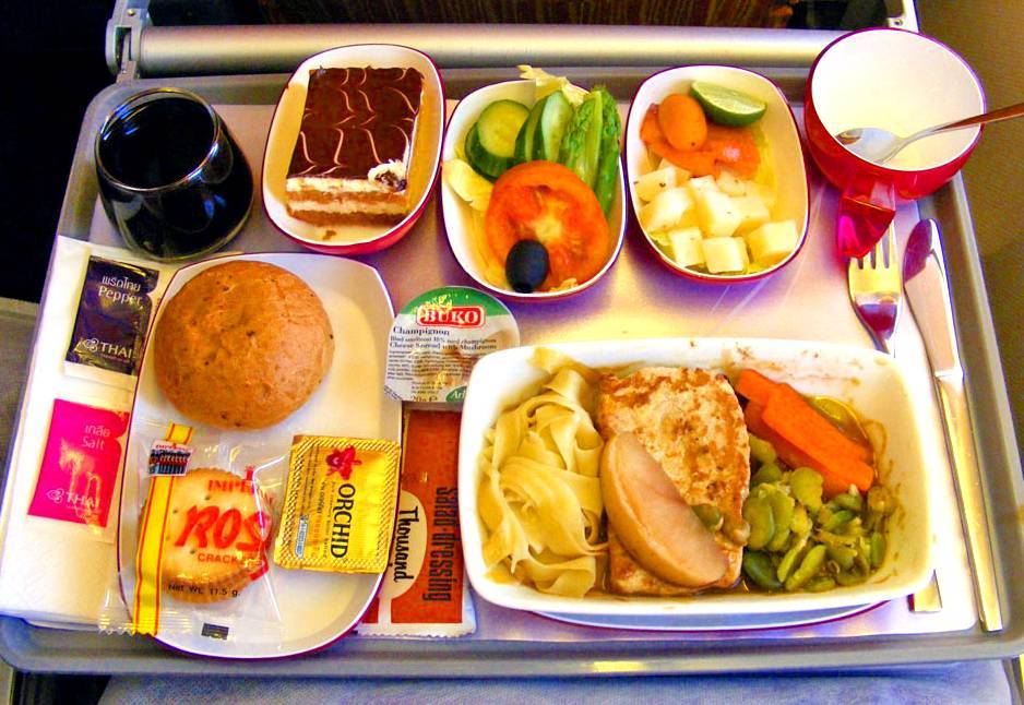 Продукты в самолете: какую еду можно взять на борт