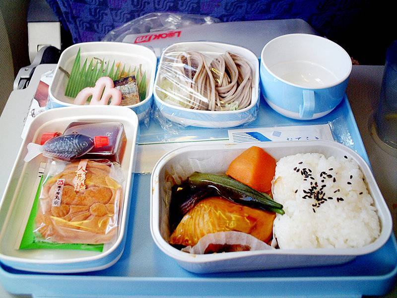 S7: кормят ли сейчас в самолете, стандартное питание, снэк и спецпитание
