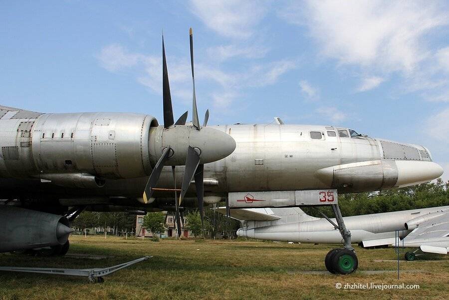 Межконтинентальный бомбардировщик ту-85
