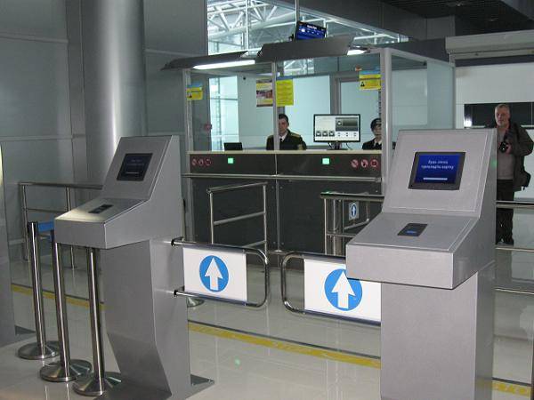 Как успешно пройти паспортный контроль в аэропорту: советы начинающим