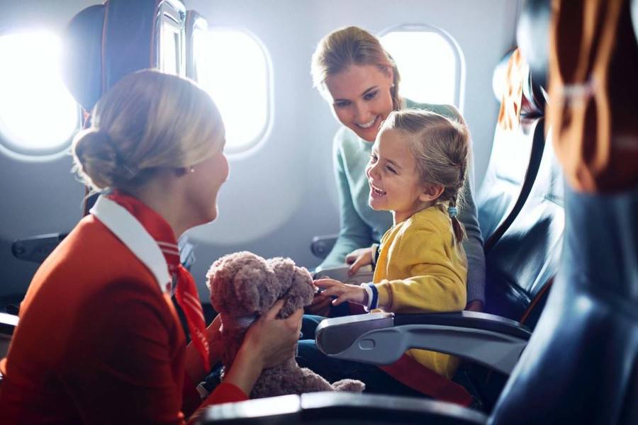 Как отправить ребенка одного на самолете? правила перелета детей.