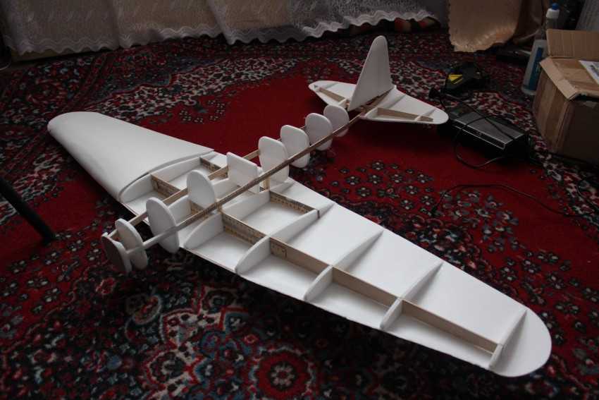 Как сделать самолет из картона и подручных материалов: мастер класс для начинающих по созданию военных истребителей