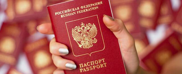Можно ли лететь за границу со старым паспортом после свадьбы. нужно ли менять загранпаспорт, если вышла замуж
