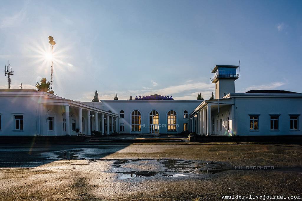 Аэропорт абхазии. информация для отдыхающих :: syl.ru