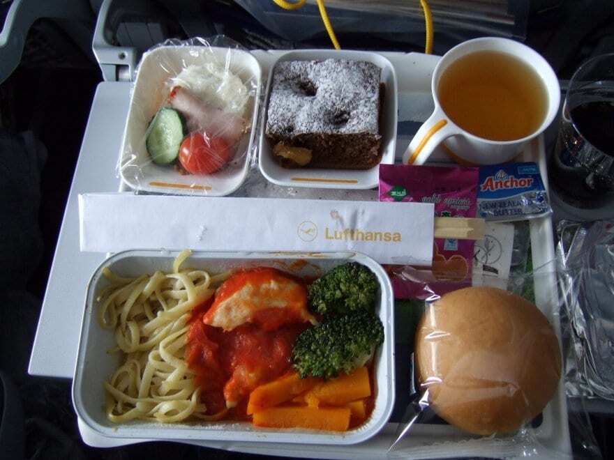 Еда в бизнес и эконом-классе в самолете s7