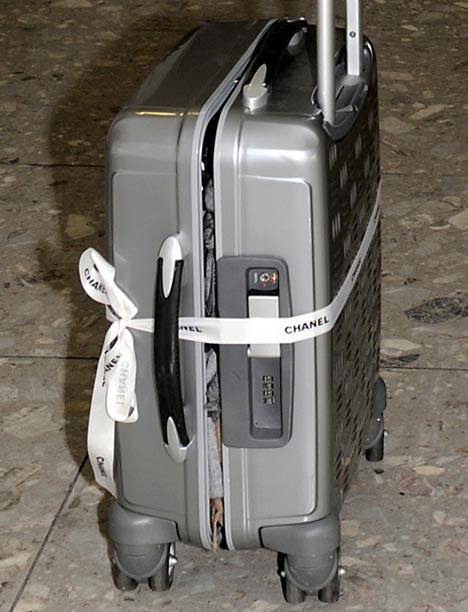 Что происходит с чемоданом в аэропорту после того, как вы сдали его в багаж