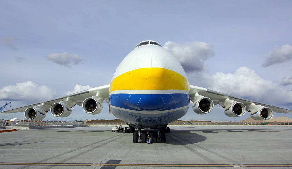 Самый большой самолет в мире: крупнейший пассажирский и грузовой авиалайнеры, их вместимость и грузоподъемность, фото и технические параметры.