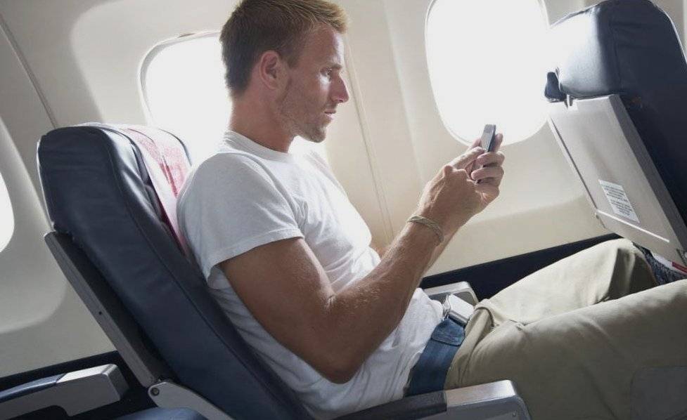 Как в самолете зарядить телефон и ноутбук?