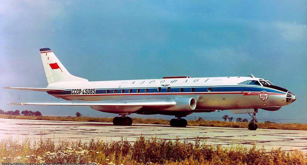 Самолет Ту-244