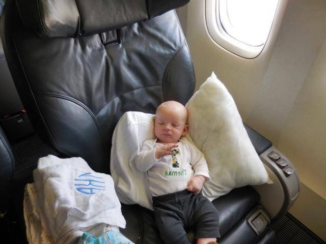 Первый перелет с ребенком: что взять в самолет?