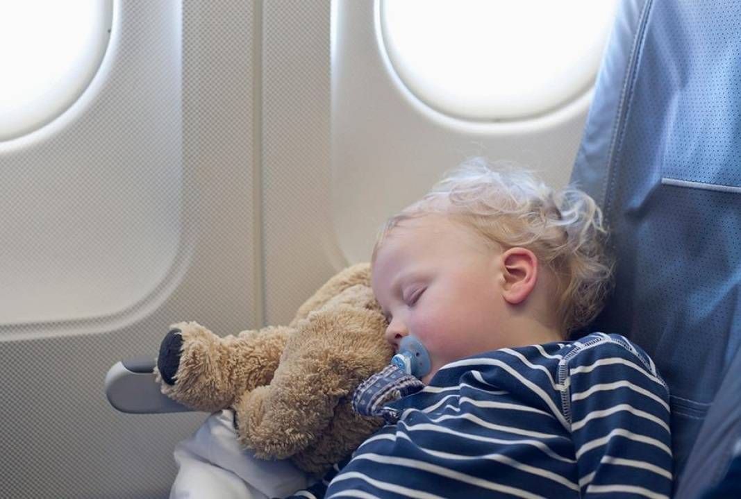 Со скольки месяцев новорожденному ребенку можно летать на самолете