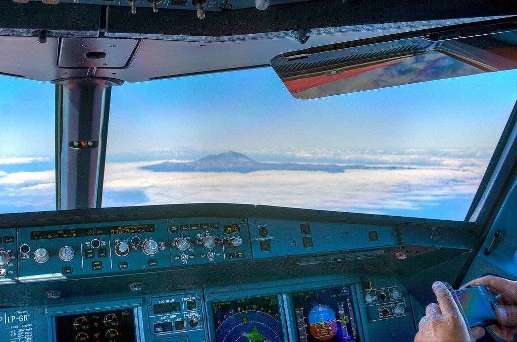 Вид из самолета: из кабины пилота, из окна — фото