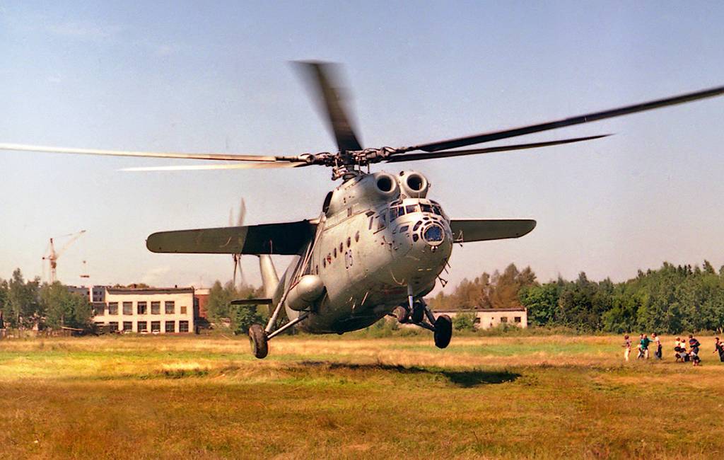 Советский тяжёлый многоцелевой вертолёт ми-6
советский тяжёлый многоцелевой вертолёт ми-6