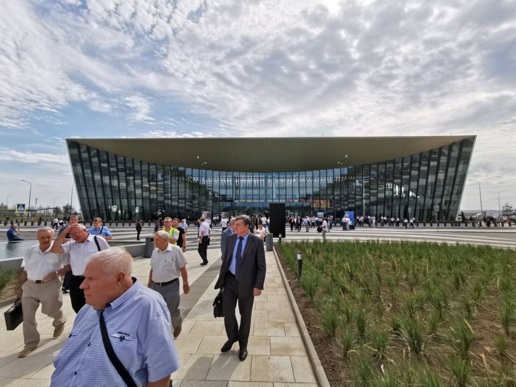 Новый аэропорт в саратове принял первый рейс. новости. первый канал