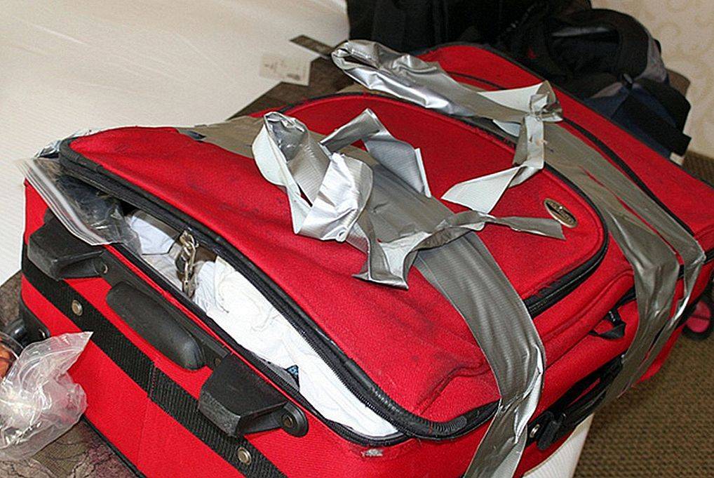 Кража чемодана или кража вещей из чемодана в аэропорту - что делать и куда обратиться