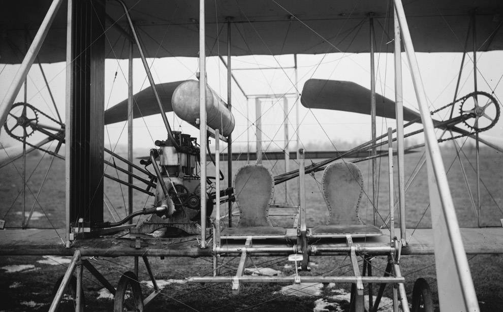 Изобретение первого самолета: кто изобрел - братья райт, можайский александр федорович, альберто сантос-дюмон