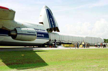 Ан-124 руслан, технические характеристики самолета: грузоподъемность, длина и размеры, взлет, полет и посадка, двигатель, кабина и крыло