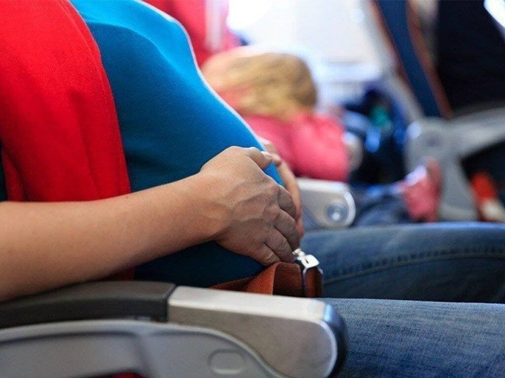 Авиаперелеты при беременности: правила полета