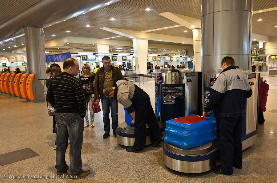 Как получить багаж в аэропорту?