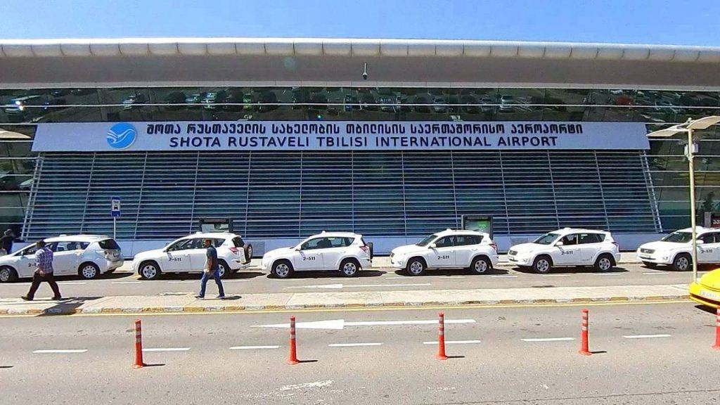 Как добраться из аэропорта еревана в тбилиси