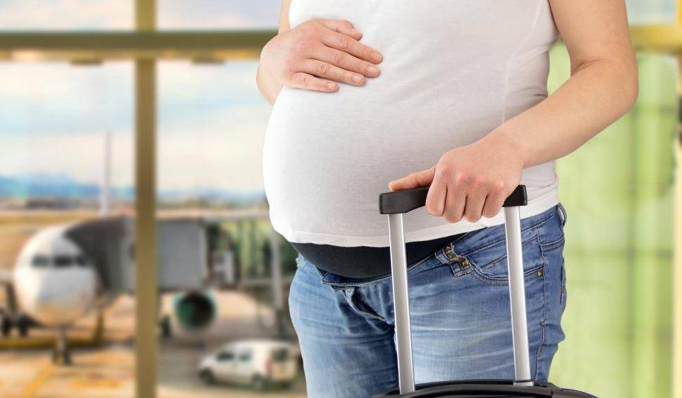 Можно ли беременным летать на самолете: авиаперелеты, во втором триместре, на ранних сроках, на 3, 4 месяце, до какого срока можно