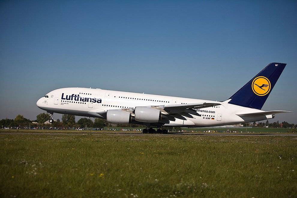 Самый большой самолет в мире пассажирский вместимость фото