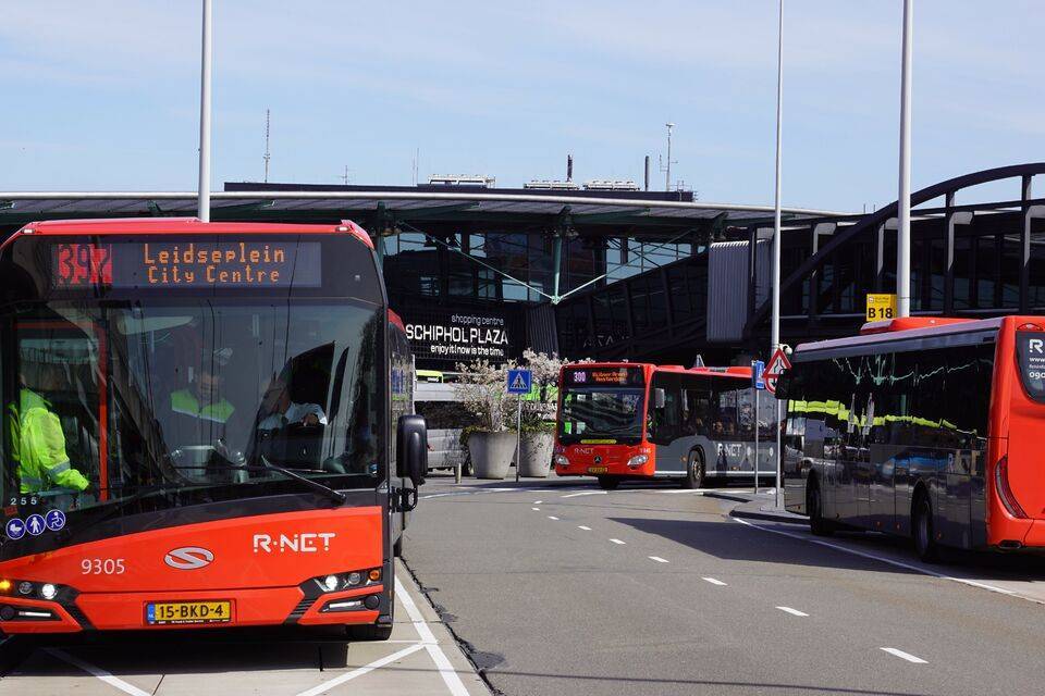 Как добраться в амстердам из аэропорта схипхол: поезд, такси, автобус