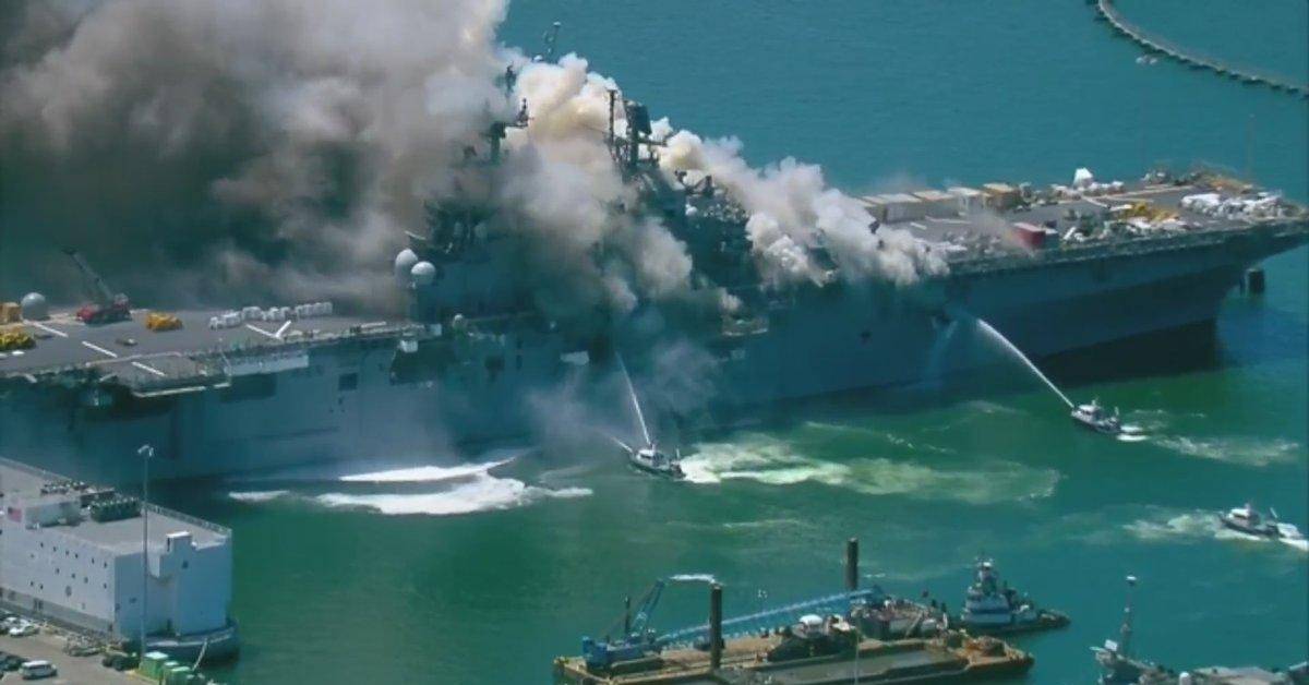 «70 тонн упало на палубу»: что известно об инциденте при спуске на воду авианосца «адмирал кузнецов» — рт на русском