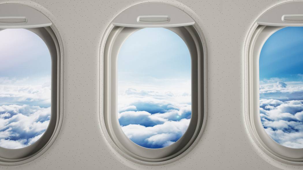 Как называется круглое окно в самолете. иллюминаторы в самолёте круглые для того, чтобы не дать ему развалиться на куски. столик перед вами далеко не так чист, как кажется. крайне не советуем класть на него еду или личные вещи