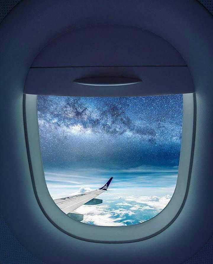 Почему окна самолета круглые? почему иллюминаторы круглые? как правильно называется окно в самолете
