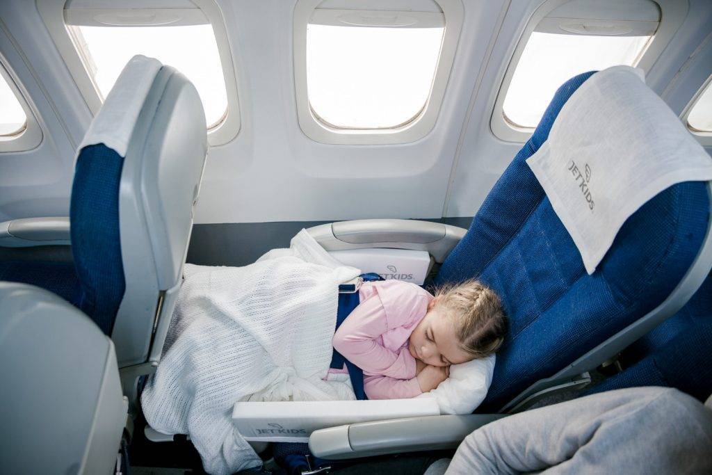 С какого возраста можно летать на самолете без сопровождения взрослых