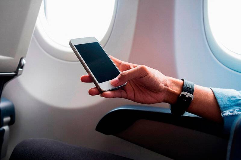 Wi-fi в самолете: бывает ли и сколько стоит связь на борту?