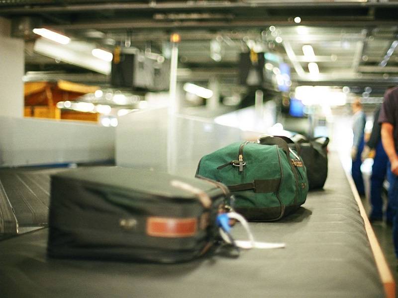 Что делать, если в аэропорту сломали чемодан (коляску)?