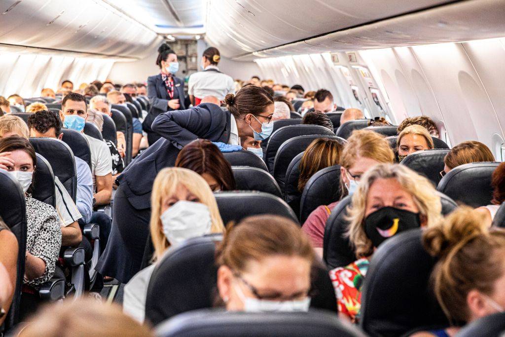Требования к пассажирам в аэропортах и самолетах на территории россии