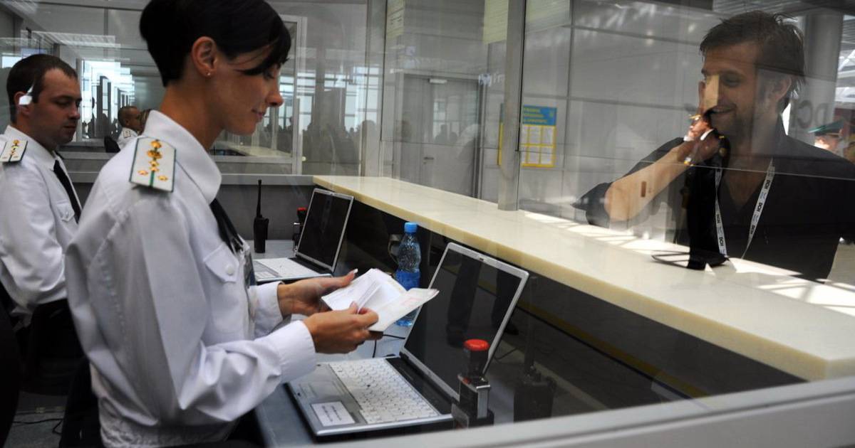 Как проходит пограничный контроль в аэропорту: какие документы проверяют