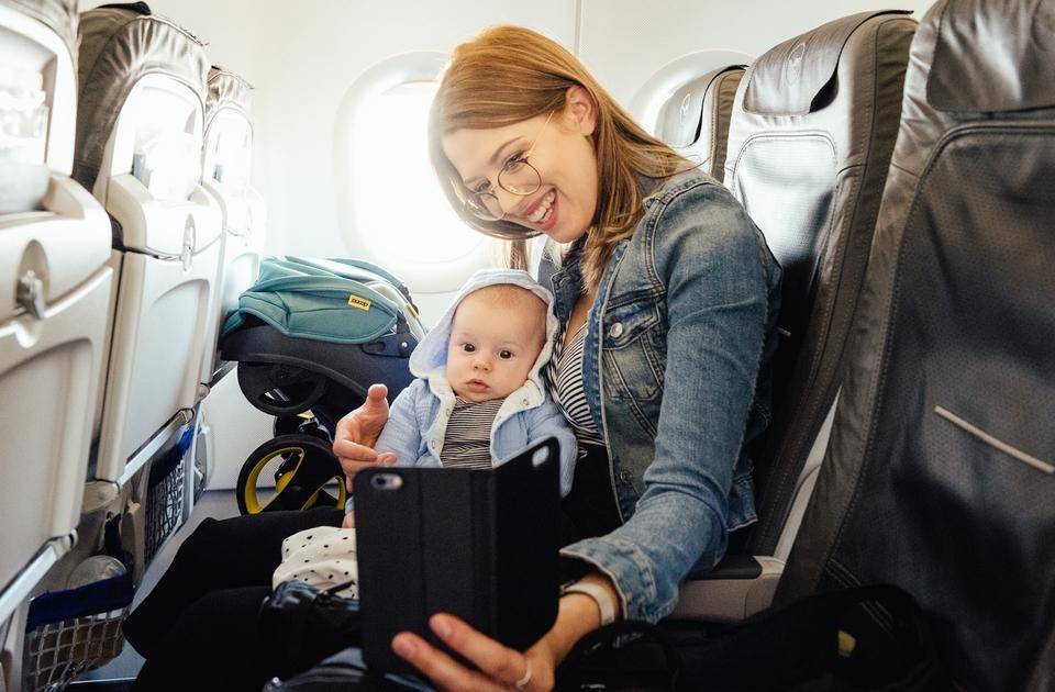 Как сделать путешествие на самолете с грудным ребенком максимально комфортным?