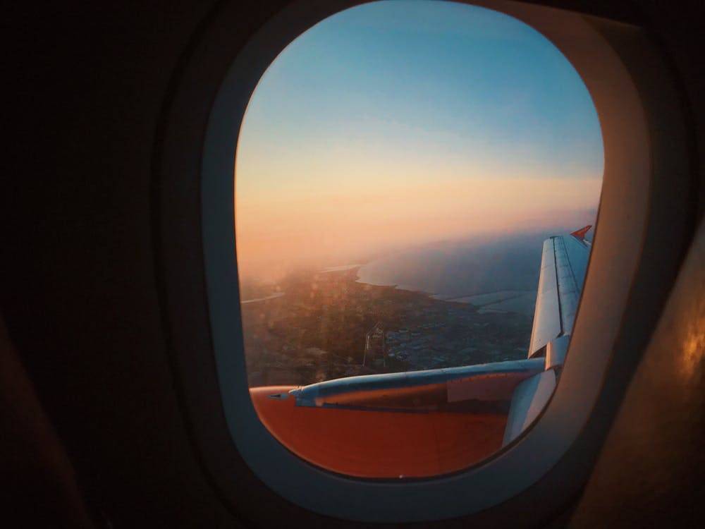 Окошко в самолете как называется. почему окна самолета круглые? какой формы должны быть иллюминаторы
