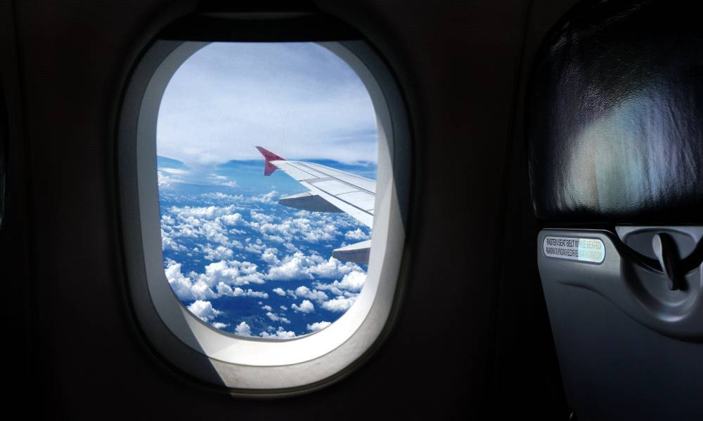 Как называется круглое герметическое окно в самолете. почему окна самолета круглые? не исключено, что в одном самолете с вами может лететь тело умершего человека или органы, необходимые кому-то для пересадки