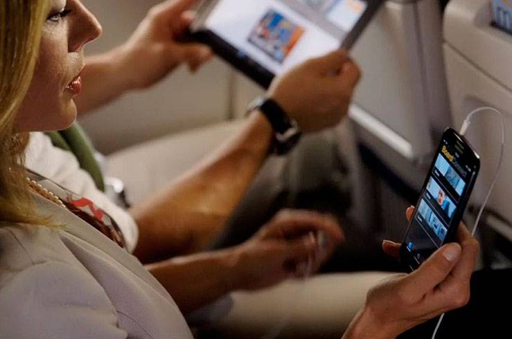 Правила использования телефона, ноутбука, планшета в самолете