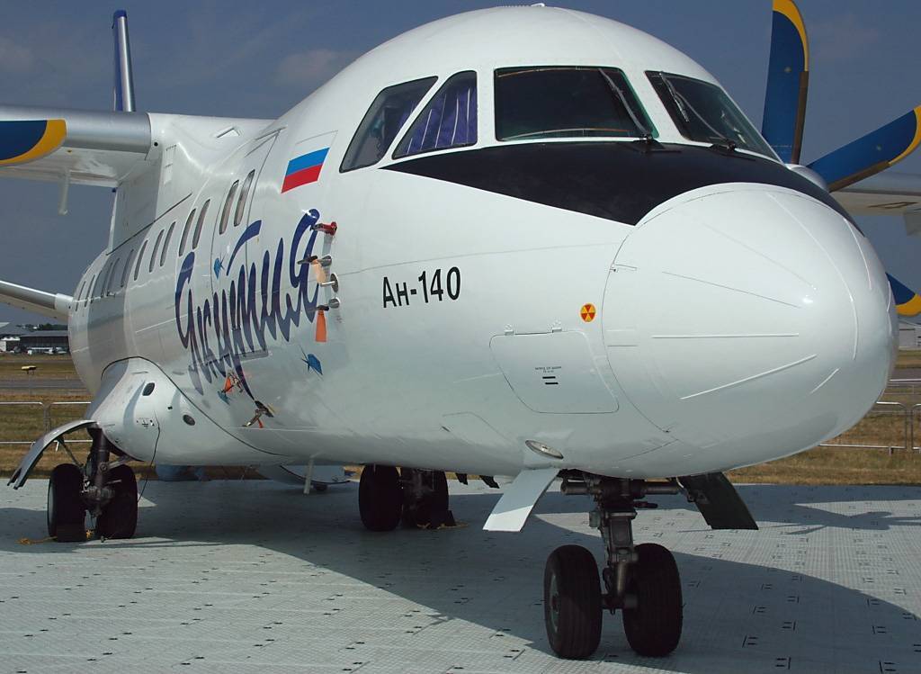 Ан-140-100 – самолет военно-транспортной авиации россии
