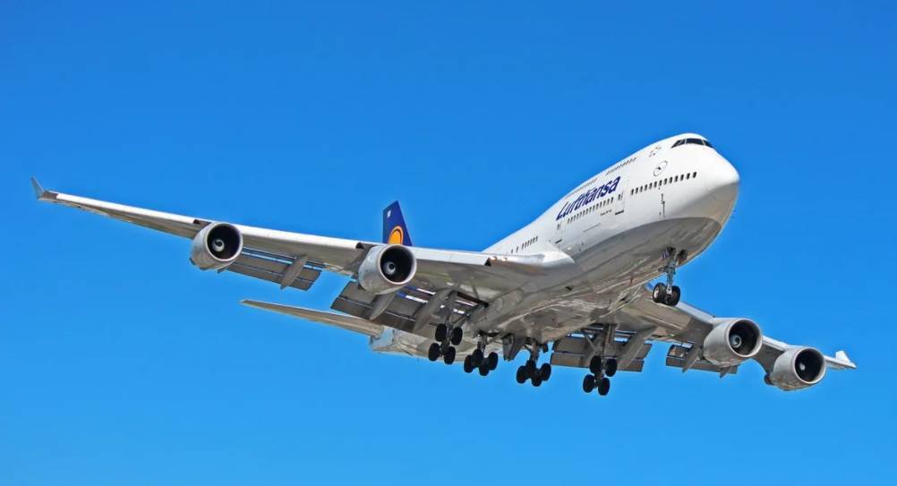 10 самых больших пассажирских самолетов - рейтинг 2021