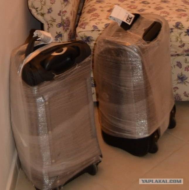 Упаковка чемодана в аэропорту зачем обматывают пленкой