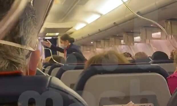Разгерметизация самолета: что происходит с пассажирами? :: syl.ru