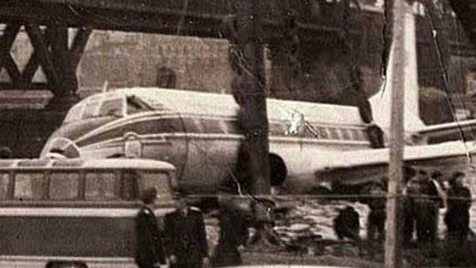 21 августа 1963 года ту-124 аварийно приводнился на неву в ленинграде