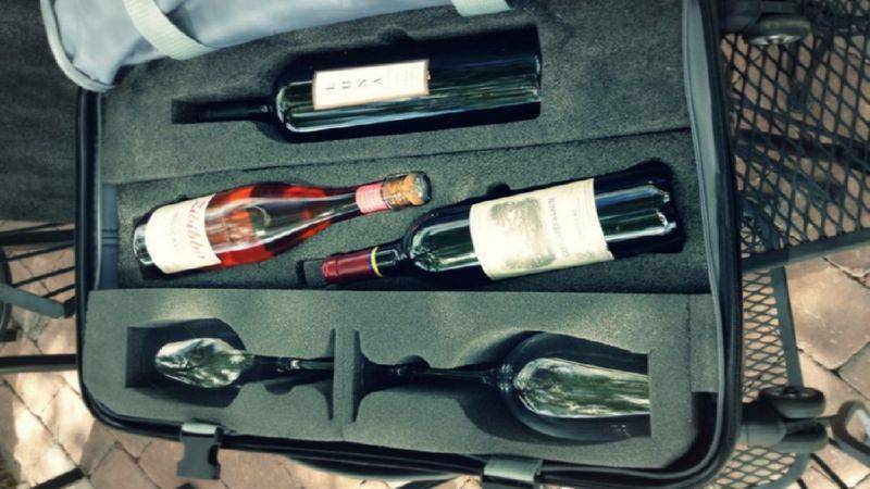 Алкоголь в самолете: нормы провоза и советы