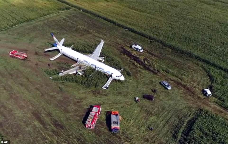 Аварийные посадки пассажирских самолетов видео экстренных приземлений, правила безопасности
