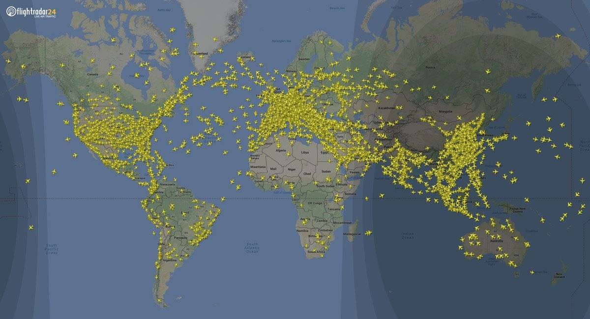 Сколько самолетов в небе сейчас в мире