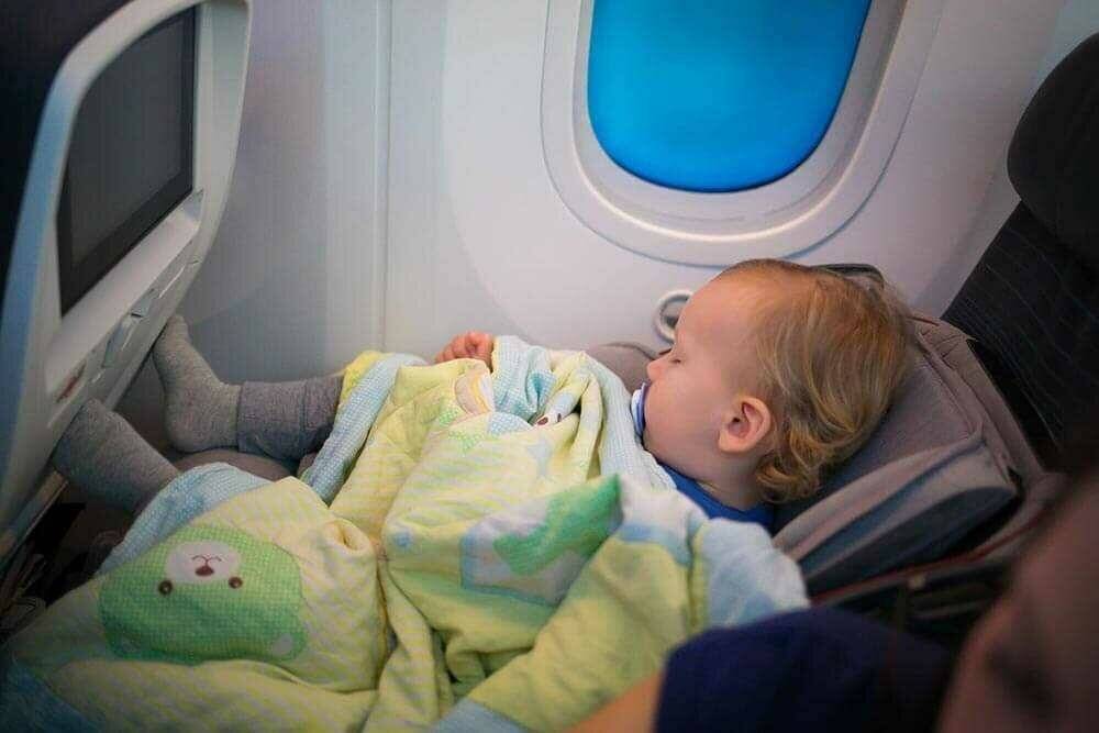 Правила сопровождения ребенка в самолете