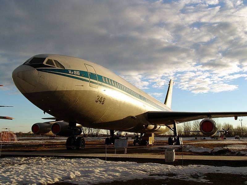 Ил-86 первый массовый широкофюзеляжный аэробус ссср